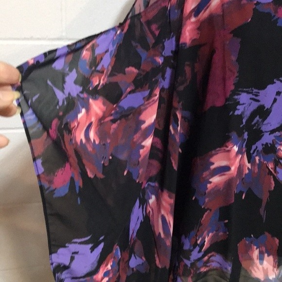 Vanessa Williams Asymmetrical Flutter Top  - NWOT - Picture 5 of 9